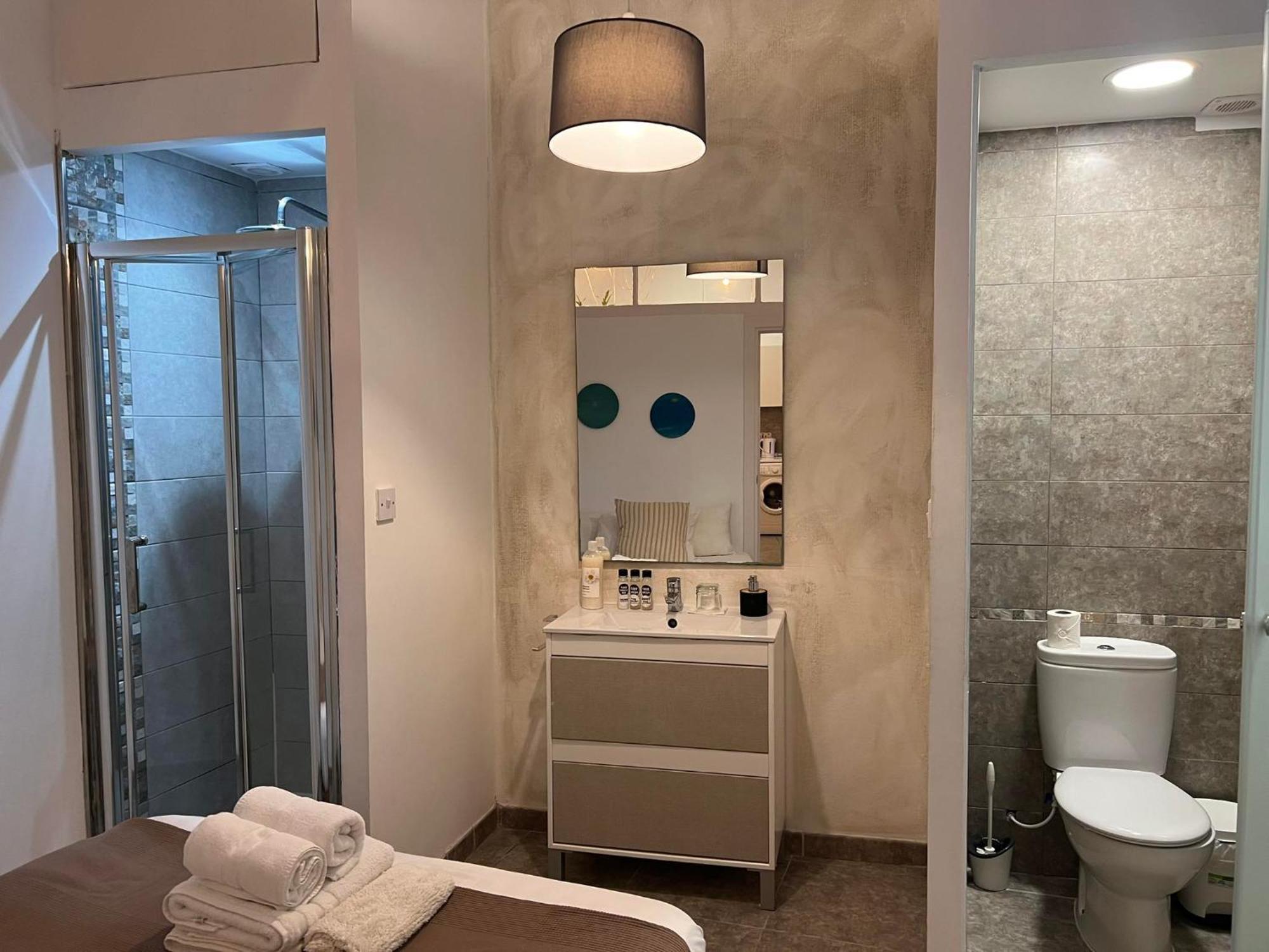 Budget-Friendly 1Br In The City Center 지브롤터 외부 사진